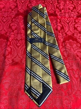 Brooks Brothers 346 Yellow Gold Navy Stripe Silk Tie Made USA